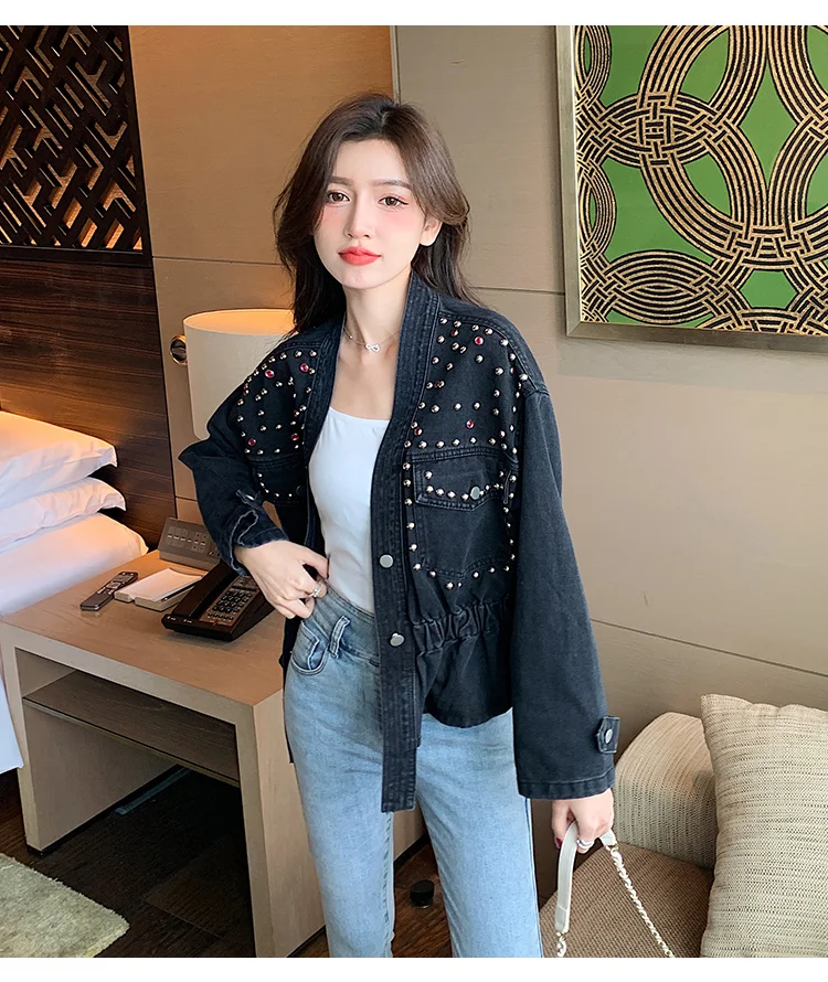 2022 Early Autumn New Korean Version Waistband V-neck Loose Denim Jacket Women Free Shipping
2022 Early Autumn New Korean Version Waistband V-neck Loose Denim Jacket Women Free Shipping
