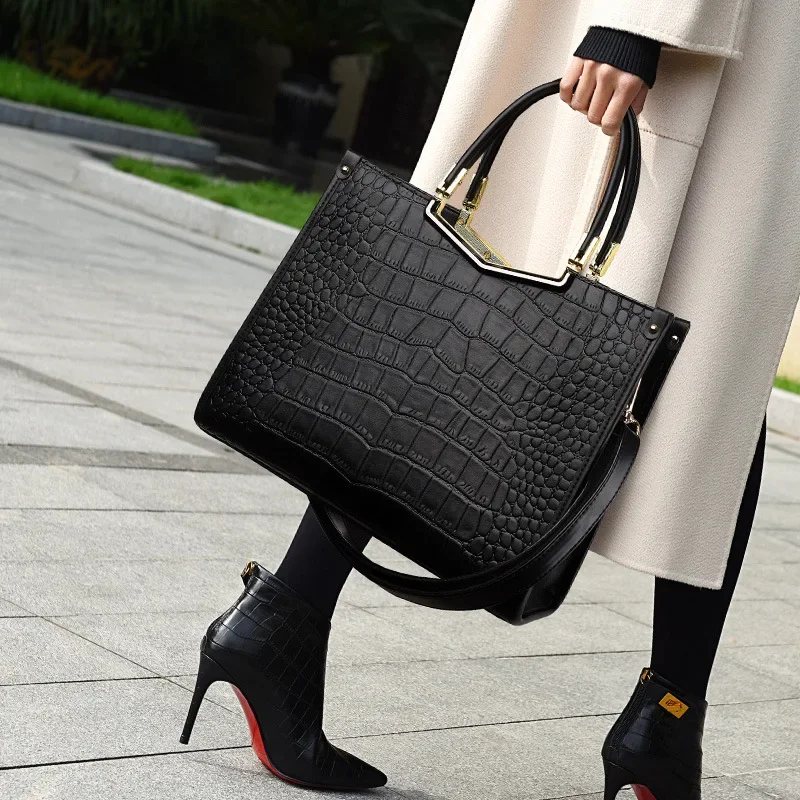 100% Genuine Leather Large Capacity Casual Totes 2023 Summer High Quality Women Purse and Handbags Luxury Fashion Shoulder Bags
100% Genuine Leather Large Capacity Casual Totes 2023 Summer High Quality Women Purse and Handbags Luxury Fashion Shoulder Bags