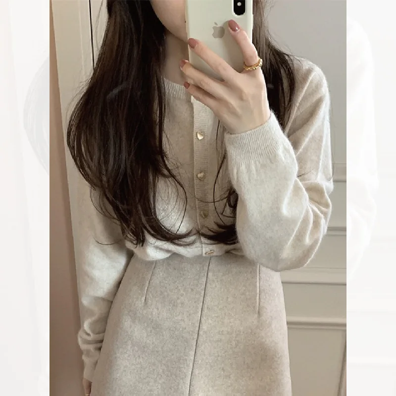 Pink Knitted Cardigan Women's Autumn New Elegant Temperament Soft Glutinous Sweater Loose Short Round Neck Thin Coat
Pink Knitted Cardigan Women's Autumn New Elegant Temperament Soft Glutinous Sweater Loose Short Round Neck Thin Coat