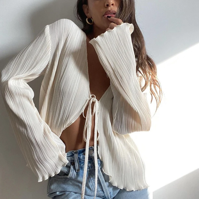 2023 New Summer Sexy Spicy Girls Top Slim Fit Flare Long Sleeve Pleated Shirt Women's French V Neck Loose Fashion Concise Top
2023 New Summer Sexy Spicy Girls Top Slim Fit Flare Long Sleeve Pleated Shirt Women's French V Neck Loose Fashion Concise Top