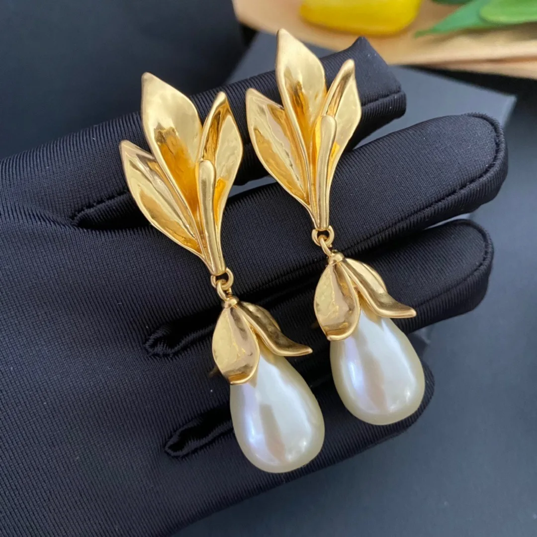 LONDANY earrings New Brass Petal Pearl Earrings Earrings Earclip Light Luxury Design Sense Fashion Earrings 
LONDANY earrings New Brass Petal Pearl Earrings Earrings Earclip Light Luxury Design Sense Fashion Earrings