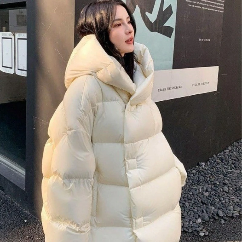 2023 Fashion Versatile Cloud Bomb Street Simple Style Hooded Down Coat Women's Mid length Winter New Warm Coat
2023 Fashion Versatile Cloud Bomb Street Simple Style Hooded Down Coat Women's Mid length Winter New Warm Coat
