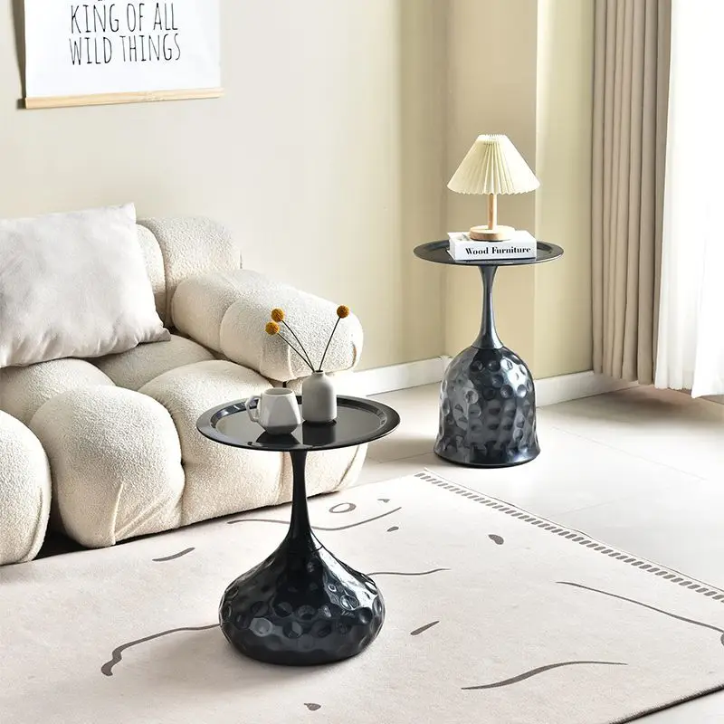 Кофейный столик в итальянском стиле, небольшой круглый столик для гостиной, балкона с геометрическим рисунком неправильной формы, прикроватный, железный, художественная мебель 
Кофейный столик в итальянском стиле, небольшой круглый столик для гостиной, балкона с геометрическим рисунком неправильной формы, прикроватный, железный, художественная мебель