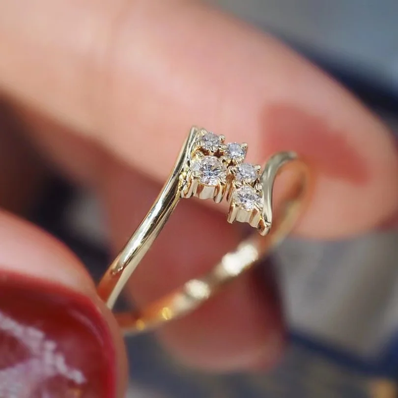 Обручальные кольца с бриллиантами 18K Solid Yellow украшения из настоящего золота (AU750), популярная модель для женщин, подходит к частному серверу
Обручальные кольца с бриллиантами 18K Solid Yellow украшения из настоящего золота (AU750), популярная модель для женщин, подходит к частному серверу