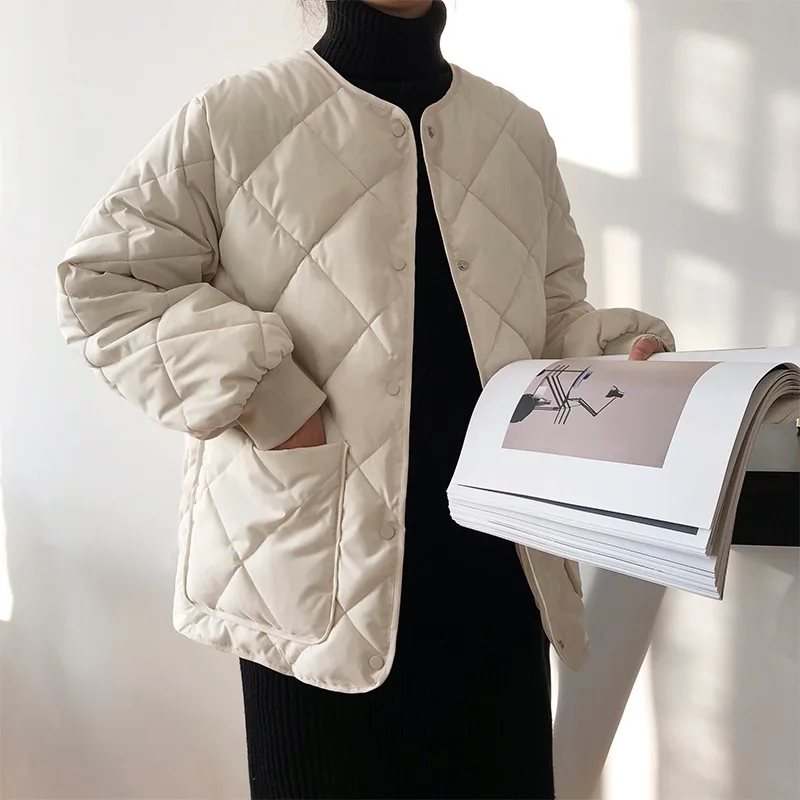 Diamond-shaped Baseball Uniform Cotton Jacket Women's Short Hong Kong Style Korean Loose Winter Down Cotton Parka
Diamond-shaped Baseball Uniform Cotton Jacket Women's Short Hong Kong Style Korean Loose Winter Down Cotton Parka