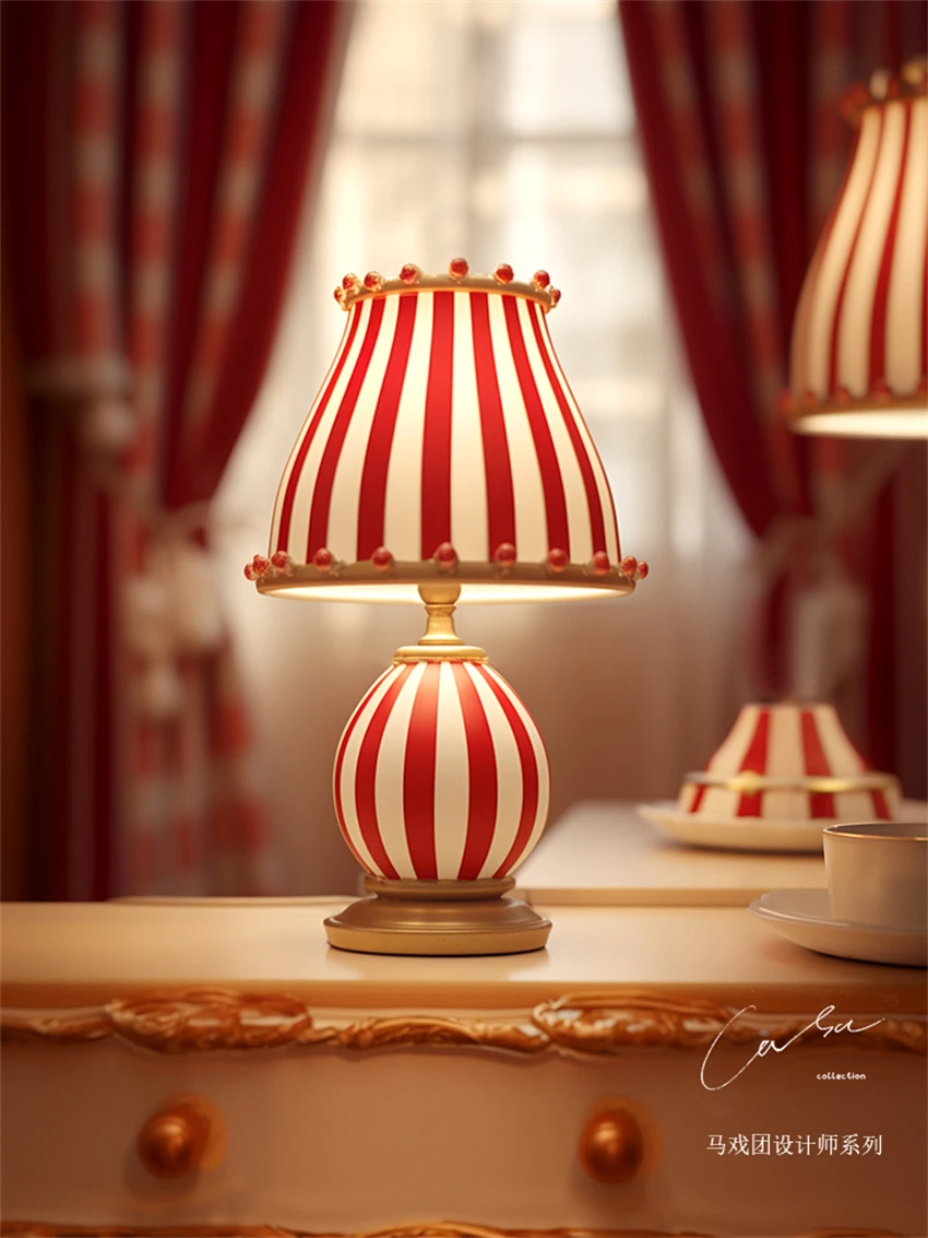 

Американские цирковые Красные Полосатые настольные лампы, винтажная прикроватная лампа для спальни, дизайнерское украшение для кабинета, атмосферные Настольные светильники, осветительные приборы