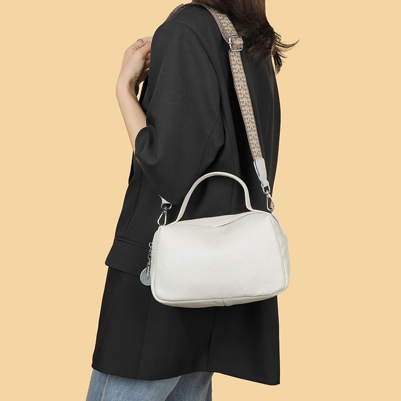 Cowhide Women's Shoulder Bag With Wide Strap Luxury Designer Handbag Brand Crossbody Bag Genuine Leather Ladies Casual Totes
Cowhide Women's Shoulder Bag With Wide Strap Luxury Designer Handbag Brand Crossbody Bag Genuine Leather Ladies Casual Totes