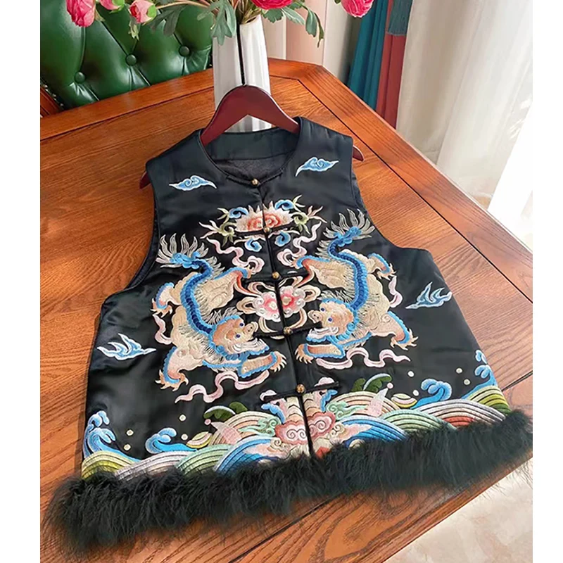 Autumn And Winter O-Neck Dragon Embroidery Acetate Satin Fiber Spliced Artificial Feather Edge Warm Woman Cotton Vest S-XXL
Autumn And Winter O-Neck Dragon Embroidery Acetate Satin Fiber Spliced Artificial Feather Edge Warm Woman Cotton Vest S-XXL