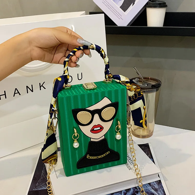 New Box Dinner Bag Personality Niche Graffiti Mini Phone Bag Retro Chain Bags
New Box Dinner Bag Personality Niche Graffiti Mini Phone Bag Retro Chain Bags