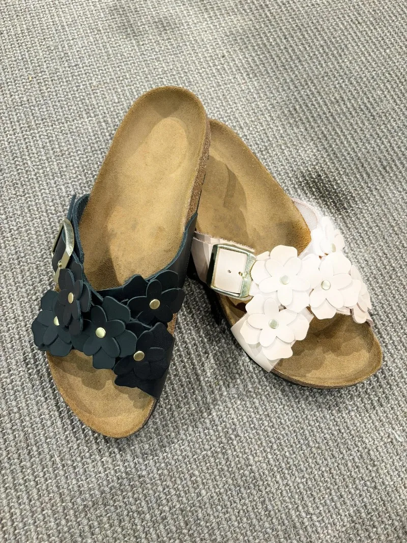 Sweet Flower Decoration Flat Slippers Women Retro Thick Bottom Cross Tied Slide Sandals Comfort Open Toe Designer Beach Sandals 11 S469cea44bec9454d967d145aa3e5aeacK