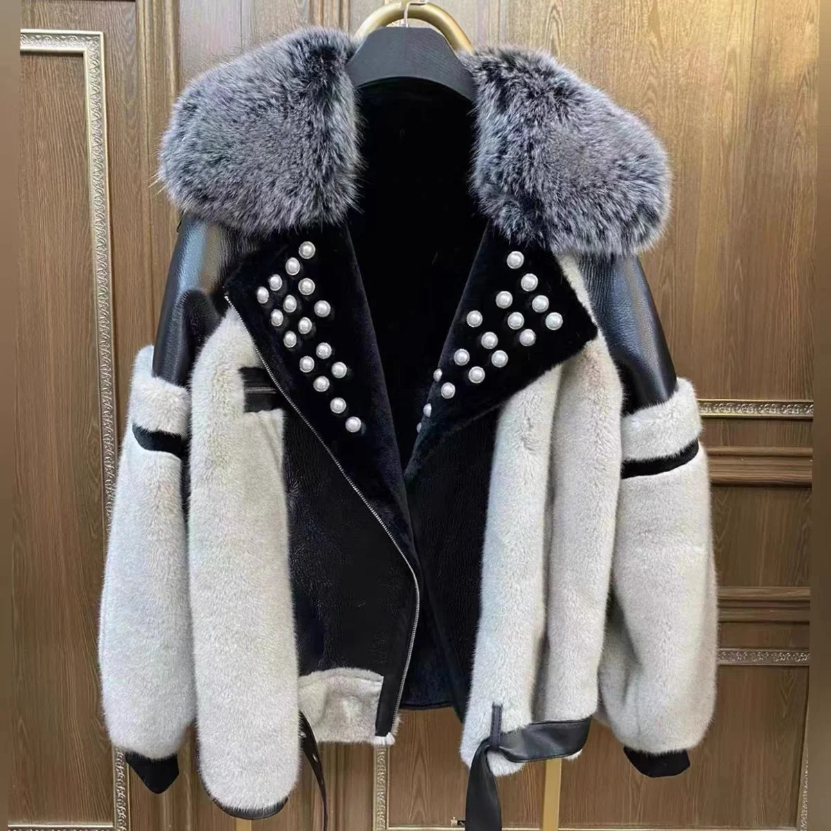 European Fur Long Sleeve Women's Toka Double Face Wool Leather Warm Fur Coat Fashion Heavy Design Casual Elegant Jacket Winter
European Fur Long Sleeve Women's Toka Double Face Wool Leather Warm Fur Coat Fashion Heavy Design Casual Elegant Jacket Winter