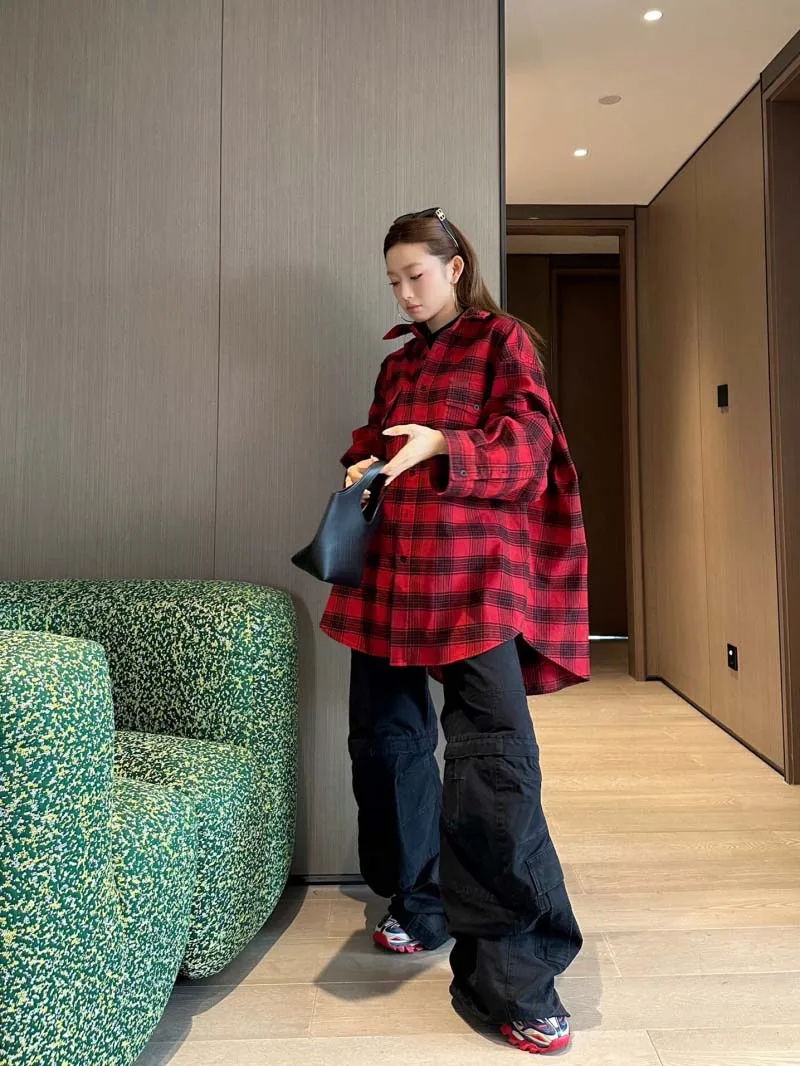 Workwear style, fashionable and casual trend, versatile daily commuting collar, long sleeved plaid shirt
Workwear style, fashionable and casual trend, versatile daily commuting collar, long sleeved plaid shirt