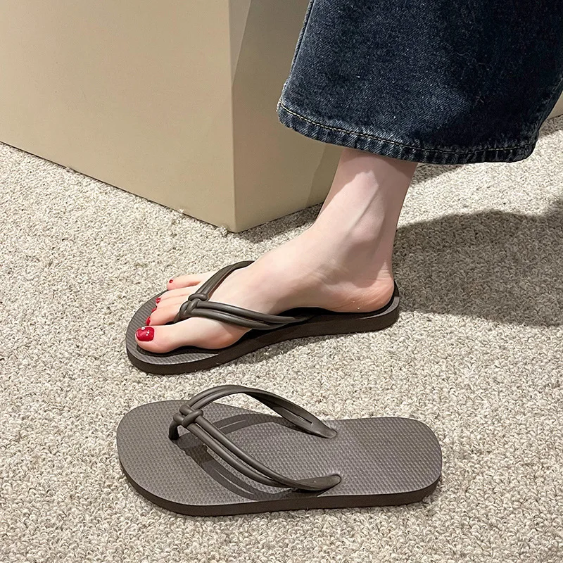 Shoes for Women 2023 High Quality Flip Flops Ladies Slippers Summer Solid Color Fashion Round Toe Flat Woman Slippers
Shoes for Women 2023 High Quality Flip Flops Ladies Slippers Summer Solid Color Fashion Round Toe Flat Woman Slippers