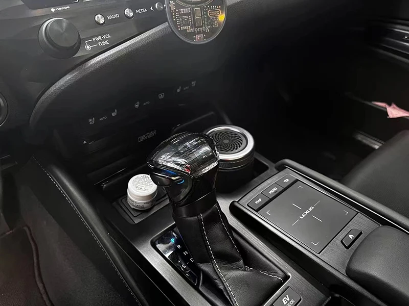 Автомобильная прозрачная головка переключения передач для Lexus ES, высококачественная прозрачная головка переключения передач, 7-цветная ручка переключения передач, аксессуары для салона автомобиля, простая установка
Автомобильная прозрачная головка переключения передач для Lexus ES, высококачественная прозрачная головка переключения передач, 7-цветная ручка переключения передач, аксессуары для салона автомобиля, простая установка