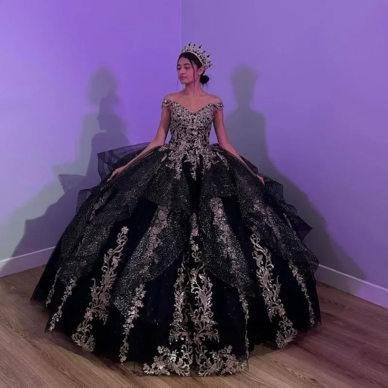 Блестящие черные платья для Quinceanera с блестками, платье принцессы на день рождения, кружевное милое платье с золотой аппликацией на день рождения 16, платья на заказ для 15 лет
Блестящие черные платья для Quinceanera с блестками, платье принцессы на день рождения, кружевное милое платье с золотой аппликацией на день рождения 16, платья на заказ для 15 лет
