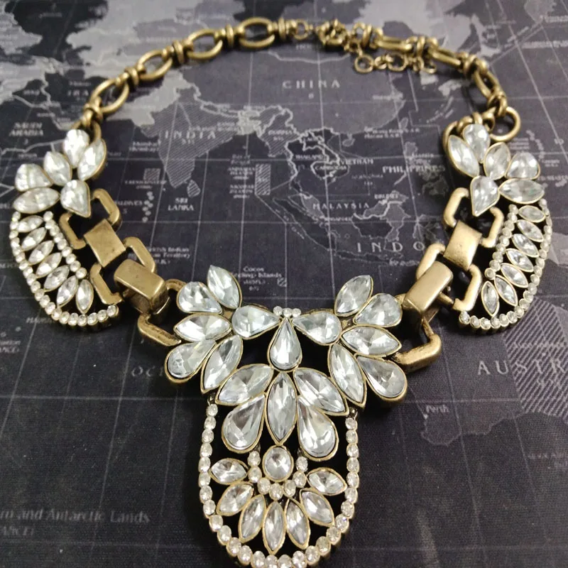 

Luxurious Clear Rhinestone Antique Gold Choker Pendant Necklace for Women Evening Party Delicate Wedding Anniversary Gift
