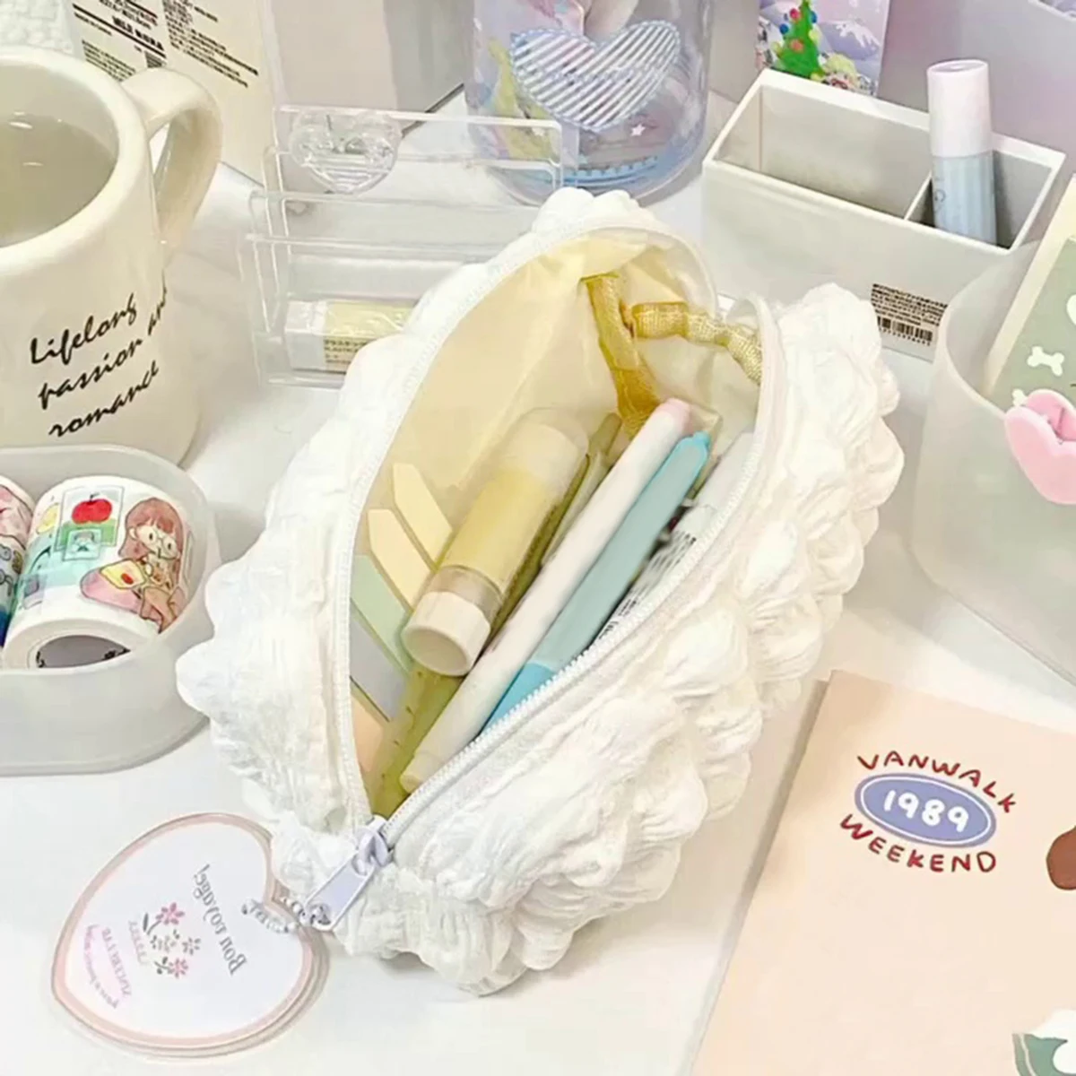 Kawaii Puffs Pencil Case Bag Cosmetic Girls Pen Pouch Box Cute Korean Stationery for Office Back to School Supplies Students
Kawaii Puffs Pencil Case Bag Cosmetic Girls Pen Pouch Box Cute Korean Stationery for Office Back to School Supplies Students