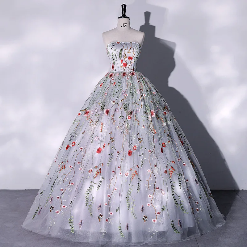 New Exquisite Strapless Quinceanera Dresse Chinese Style Flora Embroidery Ball Gown Sleeveless Puffy Simple Vestido Longo Festa
New Exquisite Strapless Quinceanera Dresse Chinese Style Flora Embroidery Ball Gown Sleeveless Puffy Simple Vestido Longo Festa
