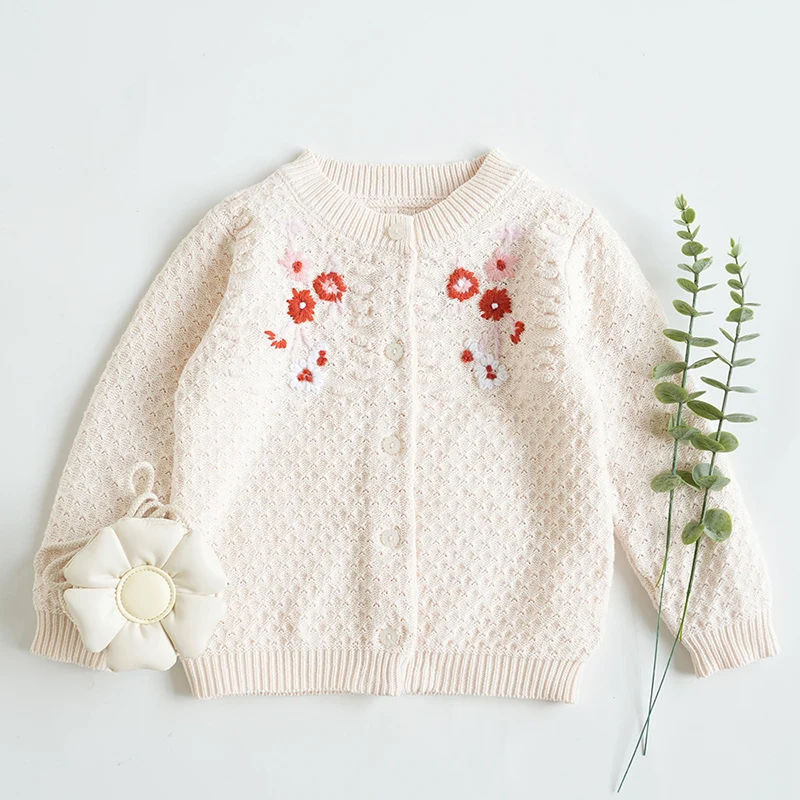 Новинка осени 2024, вязаный кардиган для маленьких девочек, пальто, детский вязаный кардиган с длинными рукавами и цветочной вышивкой, повседневный свободный свитер, пальто
Новинка осени 2024, вязаный кардиган для маленьких девочек, пальто, детский вязаный кардиган с длинными рукавами и цветочной вышивкой, повседневный свободный свитер, пальто