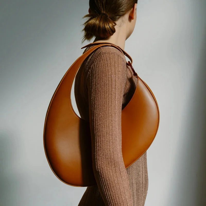 2024 Summer Italian Luxury Designer Trendy Tote Women's Bag Ins Large Capacity Oval Crescent Underarm Shoulder Handbag Commuting
2024 Summer Italian Luxury Designer Trendy Tote Women's Bag Ins Large Capacity Oval Crescent Underarm Shoulder Handbag Commuting