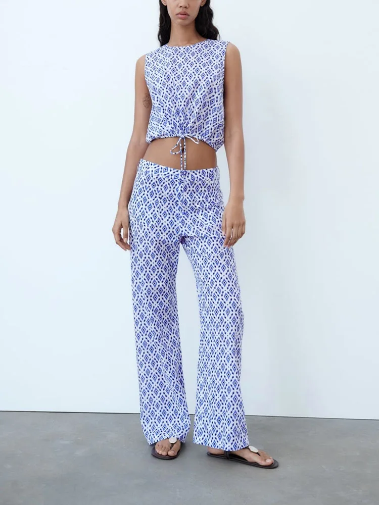 Женский топ без рукавов, с круглым вырезом и бантом
Женский топ без рукавов, с круглым вырезом и бантом