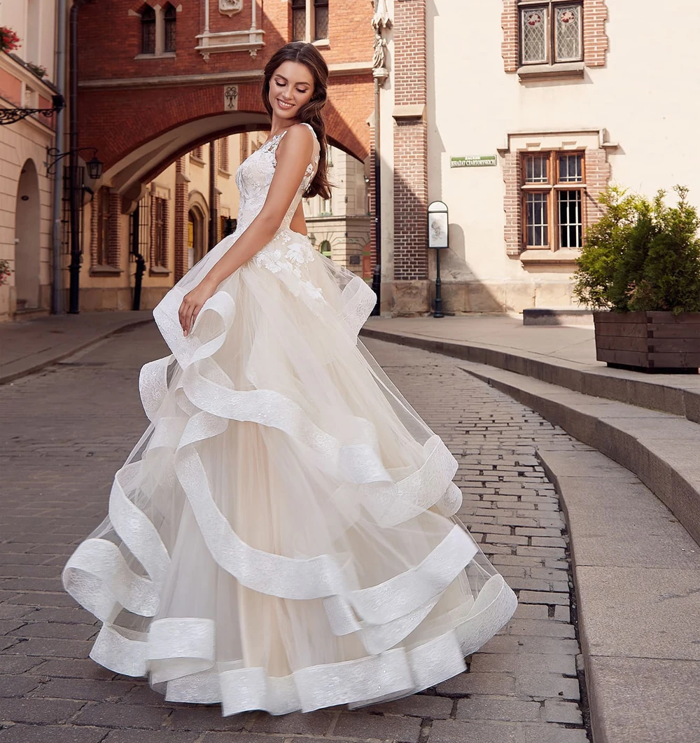 Exquisite Scoop Ruffles Champagne Wedding Dresses Lace Bridal Gown for Women Robe de Mariee Plus Size Bride Dress
Exquisite Scoop Ruffles Champagne Wedding Dresses Lace Bridal Gown for Women Robe de Mariee Plus Size Bride Dress