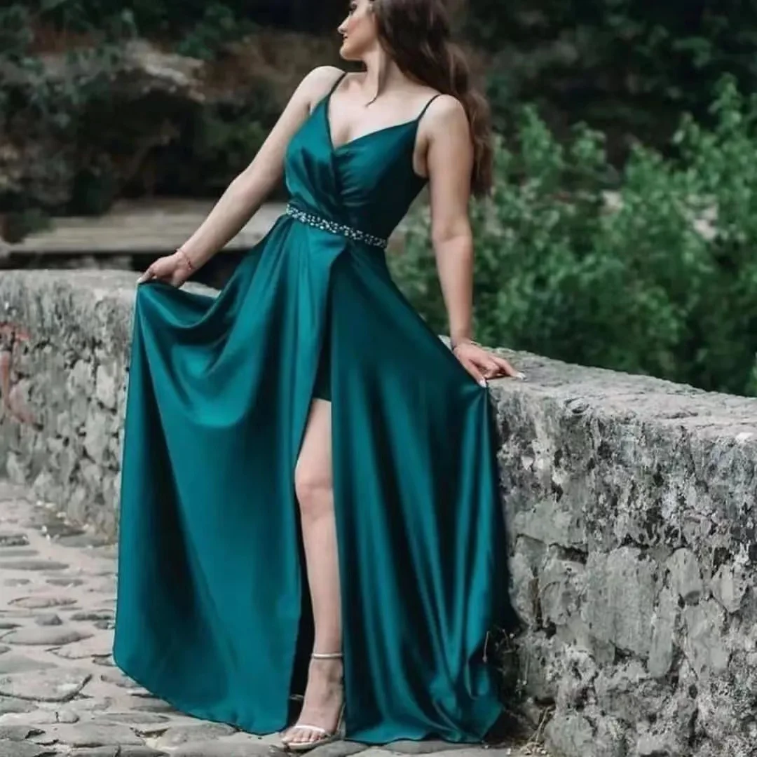 Women Wear Sexy Side Slit Overskirts Prom Dresses with Beaded Sash Spaghetti V Neck Long Maid of Honor Party Gowns for Weddings
Women Wear Sexy Side Slit Overskirts Prom Dresses with Beaded Sash Spaghetti V Neck Long Maid of Honor Party Gowns for Weddings