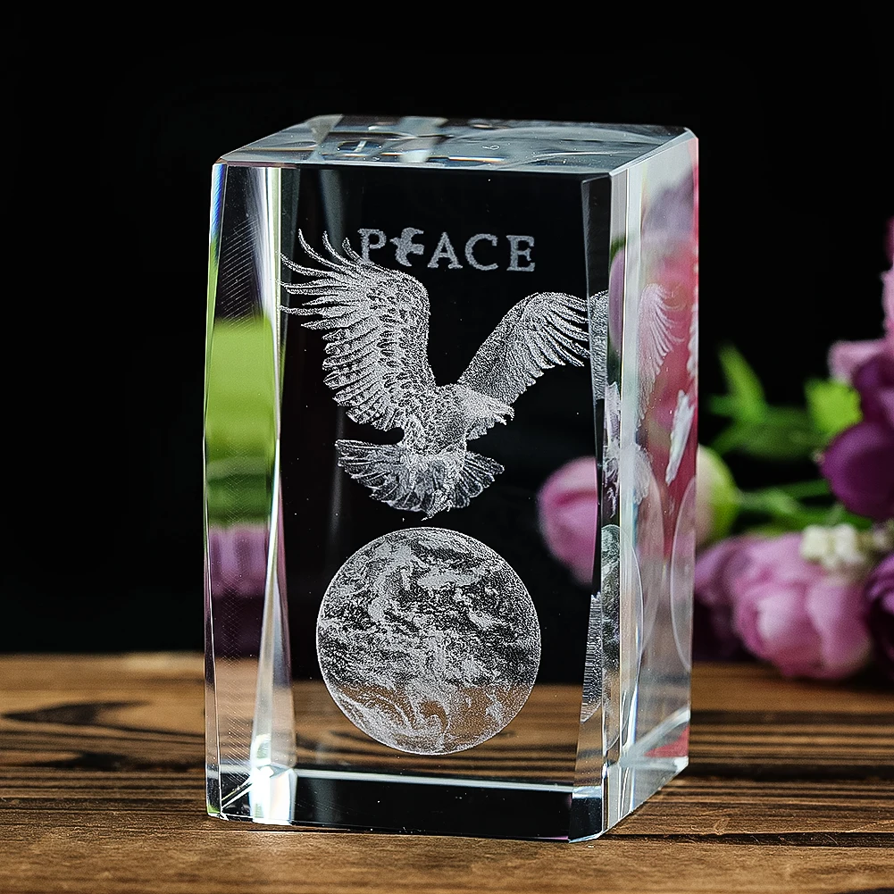 

K9 Crystal 3D Inner Engraved Eagle Earth Cube Animal Art Sculptural Craft Souvenir Gifts Home Office Desktop Paperweight Decor