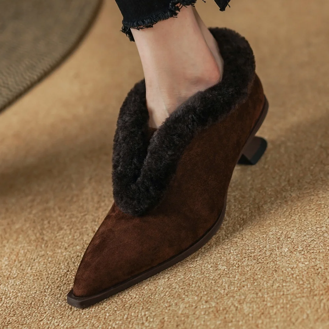 Women's natural suede leather wool inside winter warm pumps pointed toe slip-on elegant ladies kitten heel cold weather heels
Women's natural suede leather wool inside winter warm pumps pointed toe slip-on elegant ladies kitten heel cold weather heels