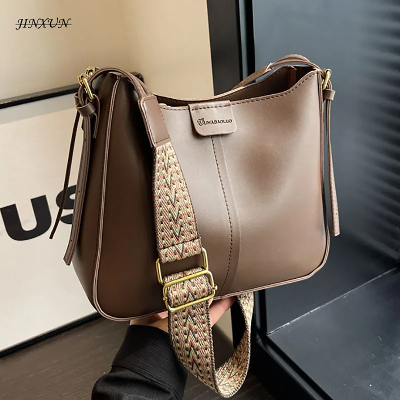 

High end large capacity bag for women in 2024 versatile bucket bag for early spring simple broadband crossbody bag for women