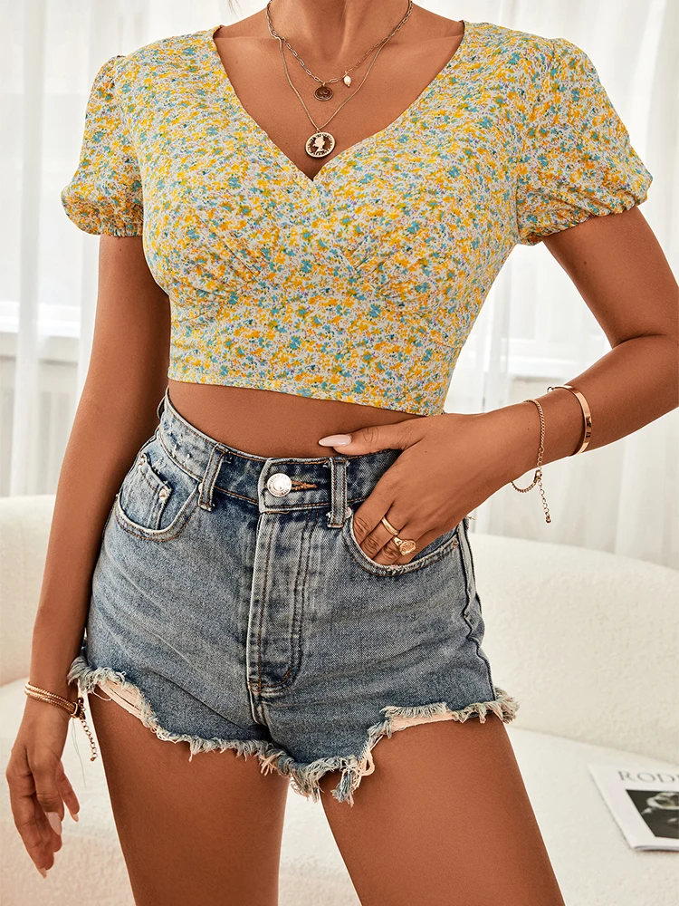 Cherry Invasion Y2K Vintage Floral Cross Crop Top T-shirt Women Slim Short Sleeve V-neck Sexy Summer Tee Shirt Tops
Cherry Invasion Y2K Vintage Floral Cross Crop Top T-shirt Women Slim Short Sleeve V-neck Sexy Summer Tee Shirt Tops