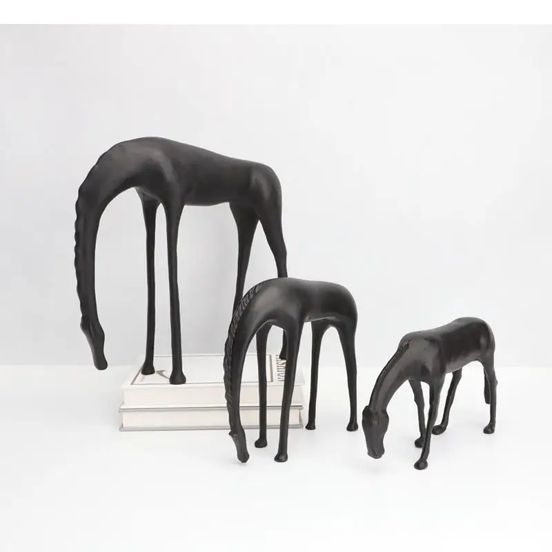 Retro Black Cast Iron Abstract Horse Deer Simulation Animal Sculpture Desk Ornament Living Room Decoration Home Decoration Gift
Retro Black Cast Iron Abstract Horse Deer Simulation Animal Sculpture Desk Ornament Living Room Decoration Home Decoration Gift