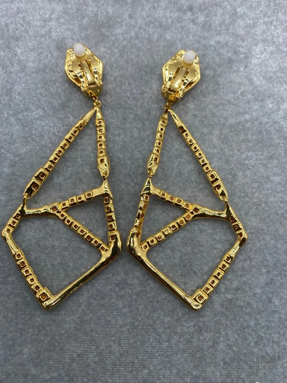 European And American Designers Create Fashion Trend Leisure Geometric Diamond Metal Ear Clips Jewelry For Woman Trend
European And American Designers Create Fashion Trend Leisure Geometric Diamond Metal Ear Clips Jewelry For Woman Trend