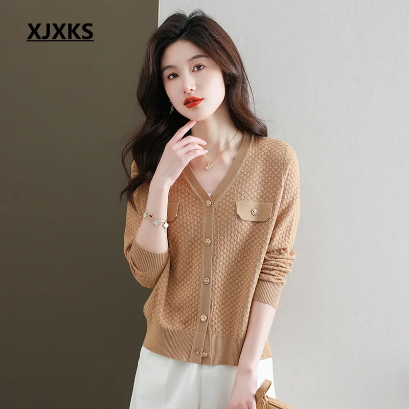 XJXKS 2023 Spring And Autumn New Fashion V-neck Single-breasted Cardigan Women's Sweater Jacket High-quality Knitted Coat
XJXKS 2023 Spring And Autumn New Fashion V-neck Single-breasted Cardigan Women's Sweater Jacket High-quality Knitted Coat