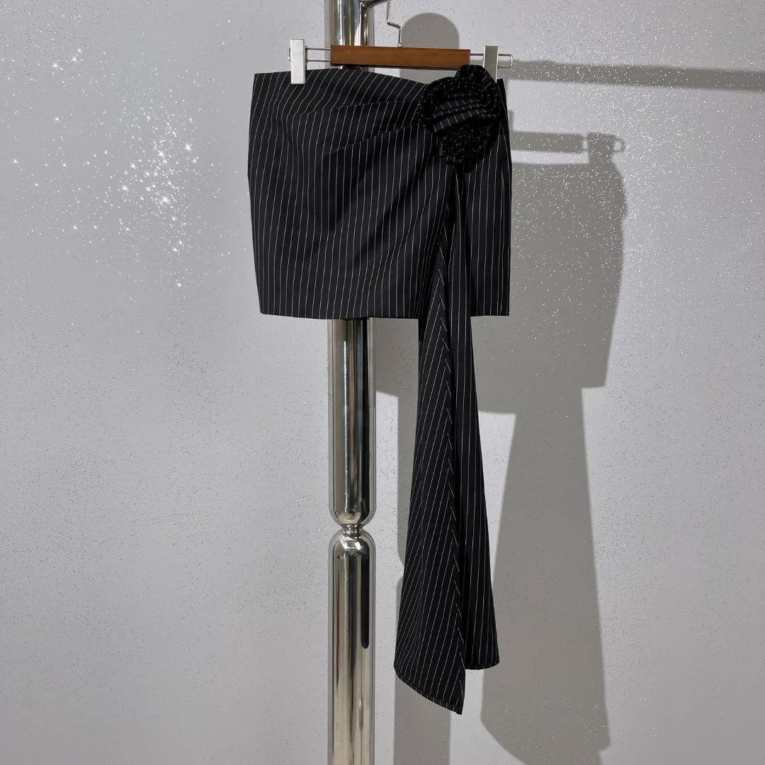 Classic black striped draped belt skirt casual fashion 2023 summer new style 0325
Classic black striped draped belt skirt casual fashion 2023 summer new style 0325