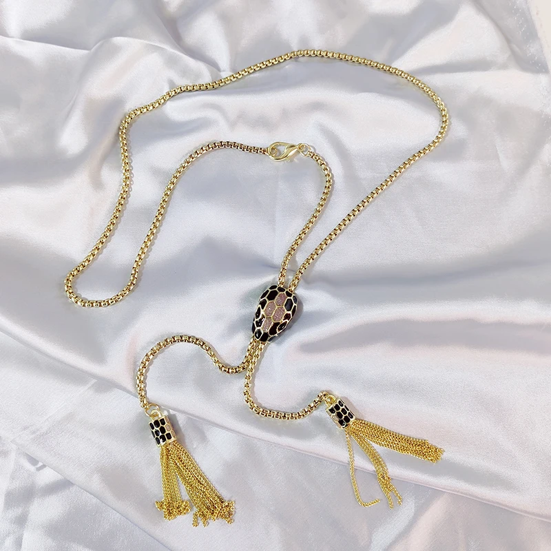 High sense snake head waist chain accessories women's dress sweater fringe chain sexy metal belt
High sense snake head waist chain accessories women's dress sweater fringe chain sexy metal belt