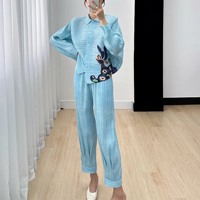 Miyake Pleated Printing Fashion Set for Women's 2023 Summer Full Sleeve Short Coat High Waist Feet Two Piece Set
Miyake Pleated Printing Fashion Set for Women's 2023 Summer Full Sleeve Short Coat High Waist Feet Two Piece Set