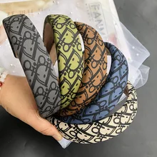 2022 New Hair Hoop Fashion Printing Fabric Hair Accessories Head Hoop Wide-brimmed Cross-knotted Ladies Press Hairpin
2022 New Hair Hoop Fashion Printing Fabric Hair Accessories Head Hoop Wide-brimmed Cross-knotted Ladies Press Hairpin