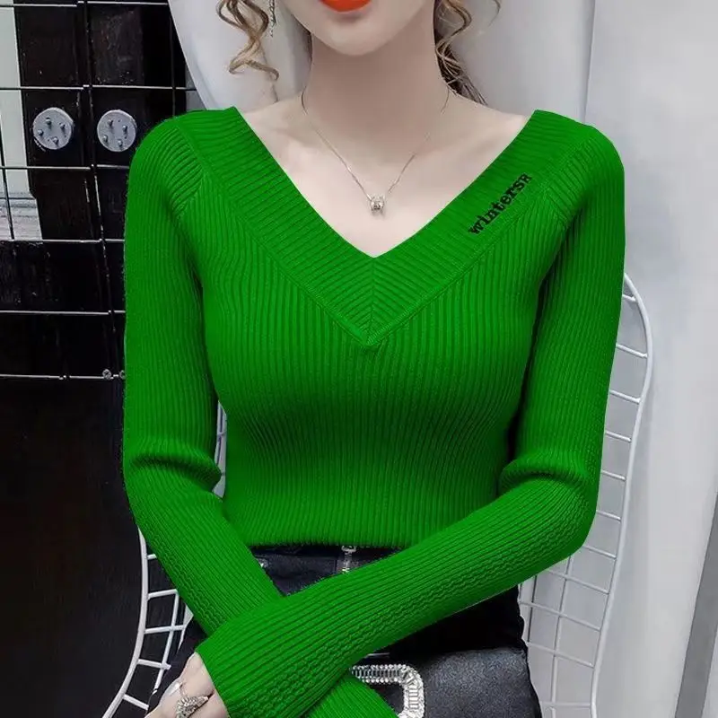 Undershirt Women's Inner Wear 2023 New Autumn Fashion Versatile Embroidery V-necksweater Low-neck Stretch Knitwear Top
Undershirt Women's Inner Wear 2023 New Autumn Fashion Versatile Embroidery V-necksweater Low-neck Stretch Knitwear Top