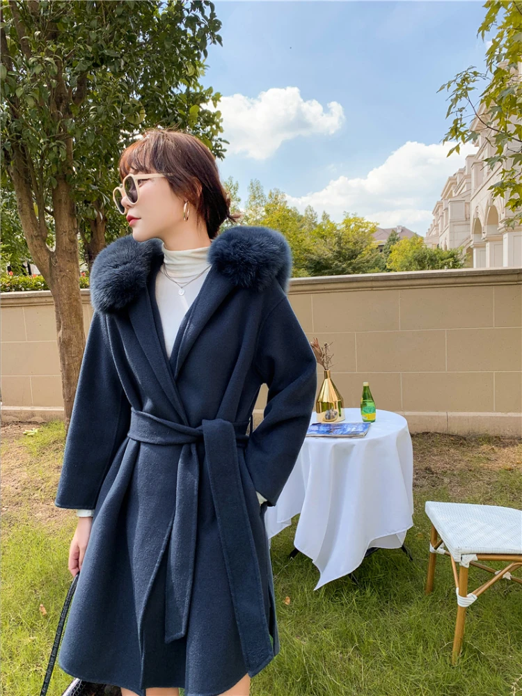 2023 New Winter Jacket Women Real Fur Coat New Natural Fox Fur Collar Hood Cashmere Wool Blends Loose Belt Warm Outerwear
2023 New Winter Jacket Women Real Fur Coat New Natural Fox Fur Collar Hood Cashmere Wool Blends Loose Belt Warm Outerwear