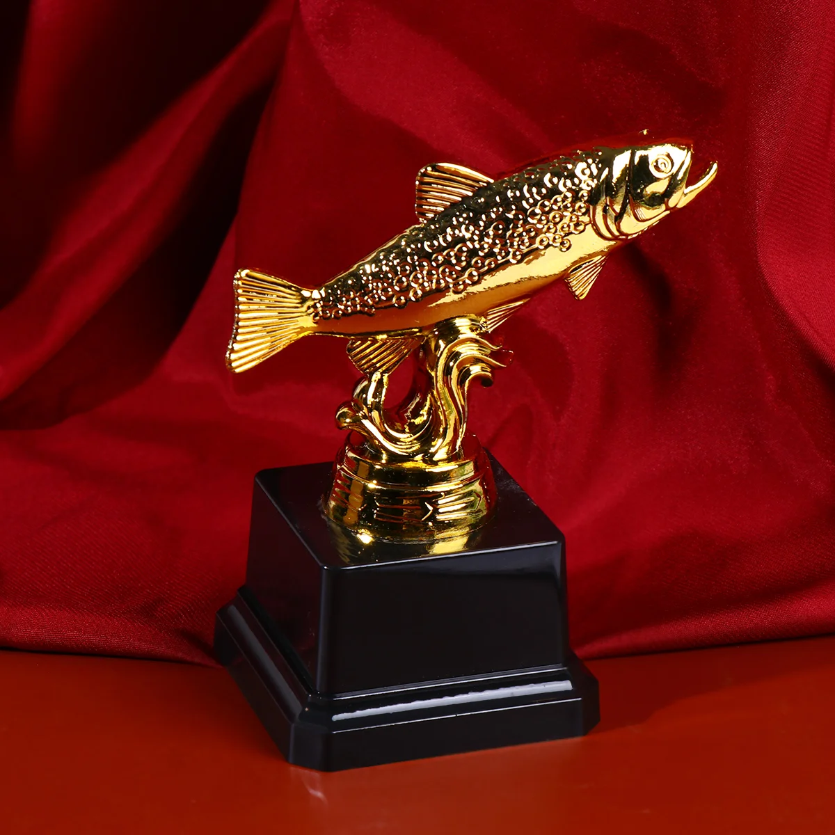 

Kids Party Trophy Creative Award Trophy Plastic Fish Reward Trophy for Sport Competitions (Fish C)