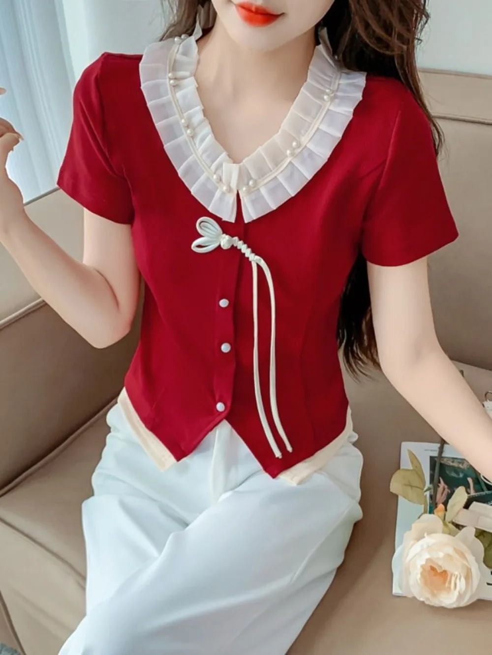 Wood ear edge splicing disc buckle Vneck shortsleeved T-shirt female summer 2024 new new Chinese national wind temperament shirt
Wood ear edge splicing disc buckle Vneck shortsleeved T-shirt female summer 2024 new new Chinese national wind temperament shirt