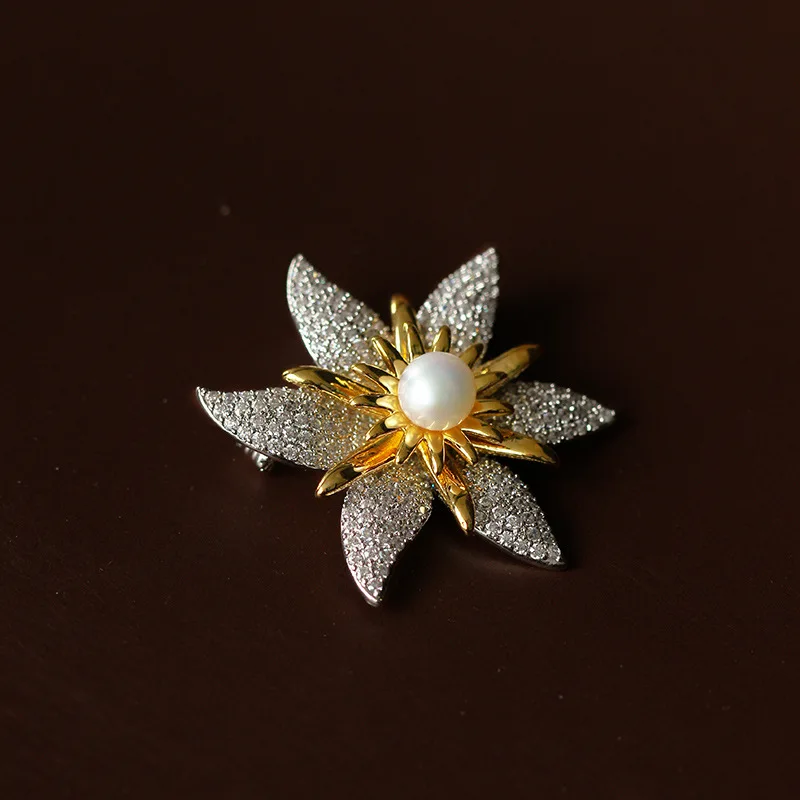 Six leaf flower pearl brooch women's jewelry, new trendy design, exquisite retro suit accessories
Six leaf flower pearl brooch women's jewelry, new trendy design, exquisite retro suit accessories