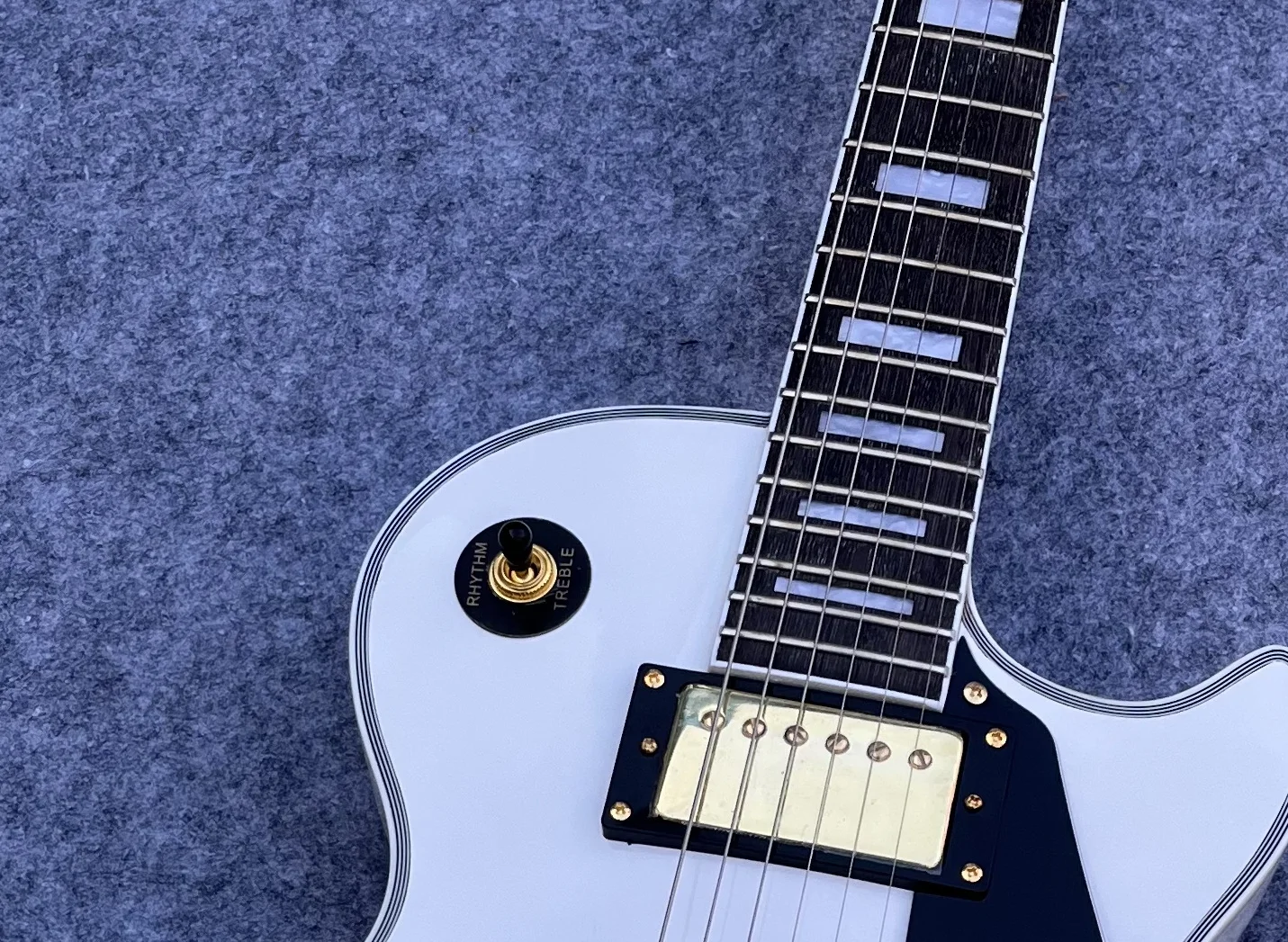 Custom Electric Guitar, Mahogany Body, Ebony Fretboard, White Color, Golden Hardware, Fret Binding
Custom Electric Guitar, Mahogany Body, Ebony Fretboard, White Color, Golden Hardware, Fret Binding