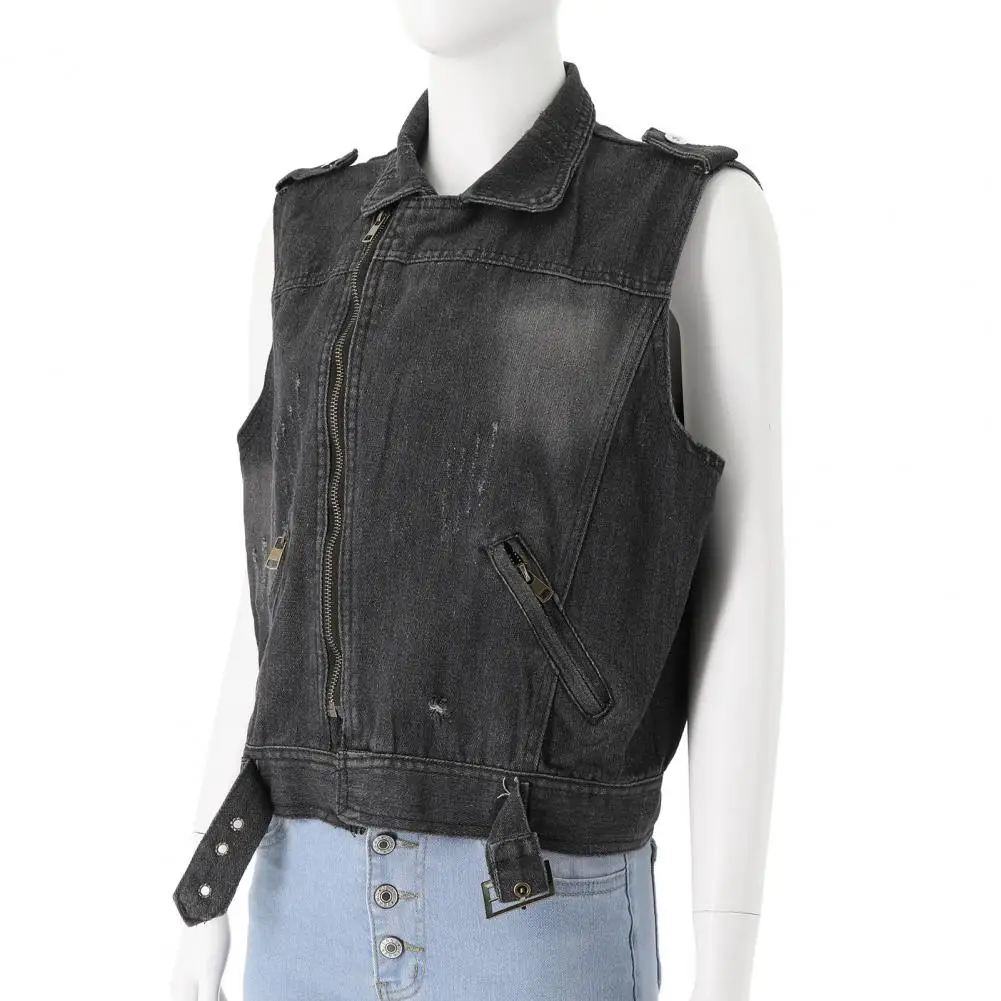 

Features: This women's short vest has zipper closure, pockets, solid color, casual and loose, simple and fashionable.