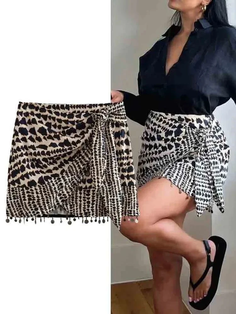 Sexy Y2K Print Tassels Mini Skirts For Women Vintage Lace Up Beading Hip Package Female Skirt 2023 Summer Casual Fold
Sexy Y2K Print Tassels Mini Skirts For Women Vintage Lace Up Beading Hip Package Female Skirt 2023 Summer Casual Fold
