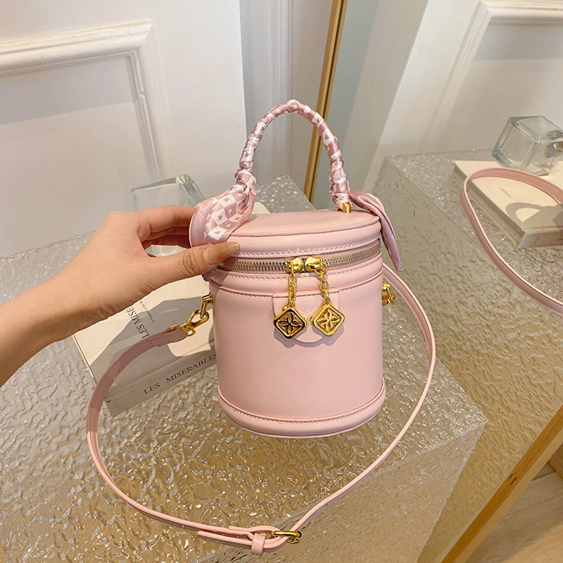 High Quality Mini Women's Bag 2023 Summer New Network Red Fashionable One Shoulder Crossbody Bag Popular Portable Bucket Bag
High Quality Mini Women's Bag 2023 Summer New Network Red Fashionable One Shoulder Crossbody Bag Popular Portable Bucket Bag