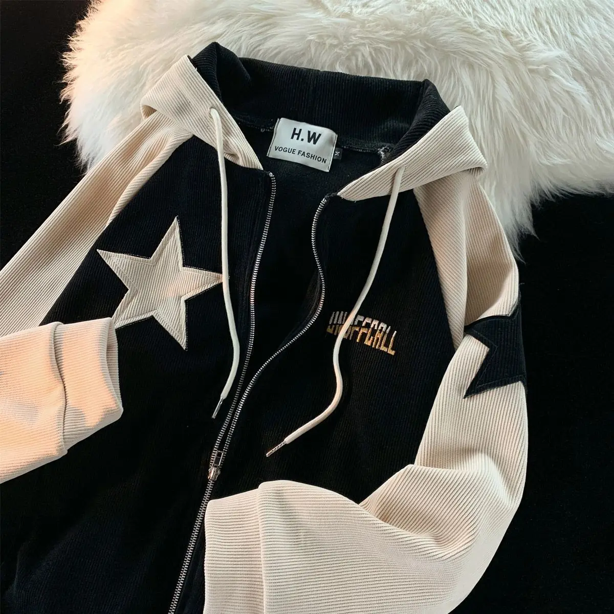 American retro corduroy jacket for men and women loose star Hong Kong style embroidery national trend couple cardigan sweatshirt
American retro corduroy jacket for men and women loose star Hong Kong style embroidery national trend couple cardigan sweatshirt