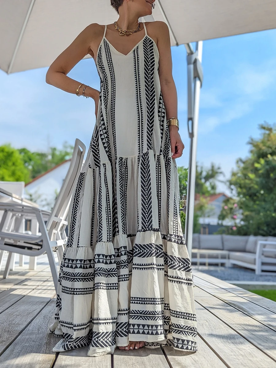 Women Summer V-neck Spliced Long Dress Bohemian Sleeveless Spaghetti Straps Pattern Printed Midi-Length Suspender Loose Dress
Women Summer V-neck Spliced Long Dress Bohemian Sleeveless Spaghetti Straps Pattern Printed Midi-Length Suspender Loose Dress