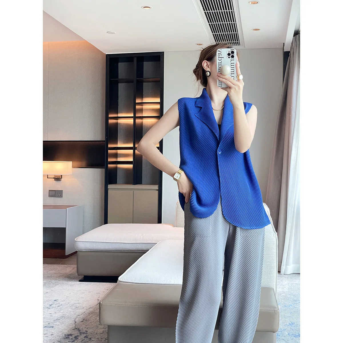 Miyake Pleated Suit Lapel Solid Color Design Fashionable Vest Jacket Feminine Commuting Versatile Slim Top
Miyake Pleated Suit Lapel Solid Color Design Fashionable Vest Jacket Feminine Commuting Versatile Slim Top